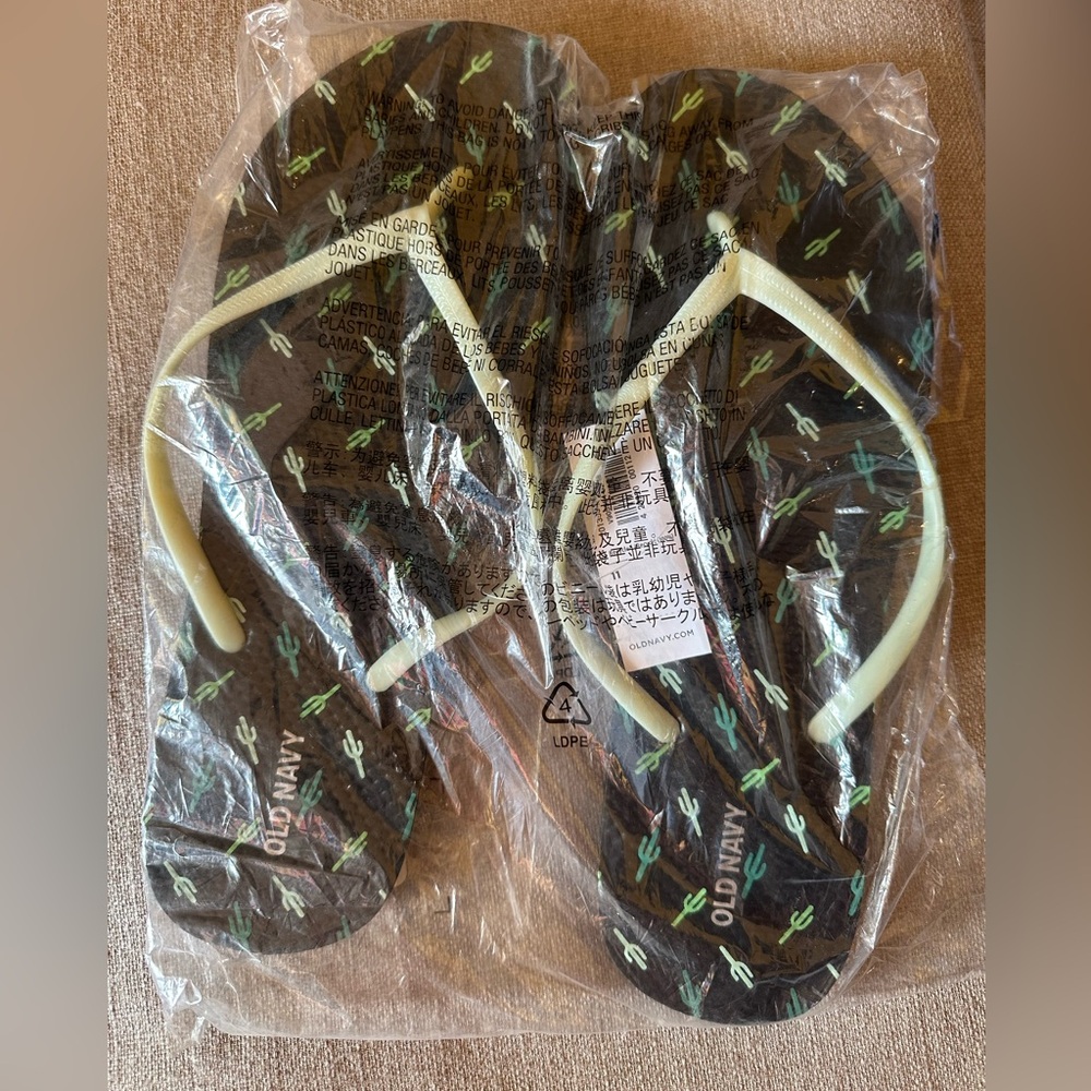 NWT OLD NAVY CATCUS FLIP FLOPS NAVY BLUE AND GREEN SIZE 11
